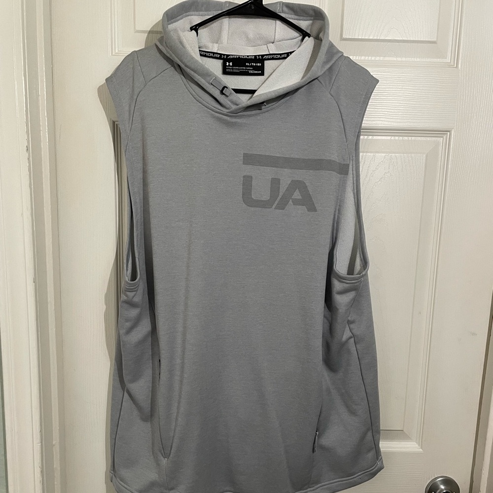 Selling my pull over only tried it on never used it